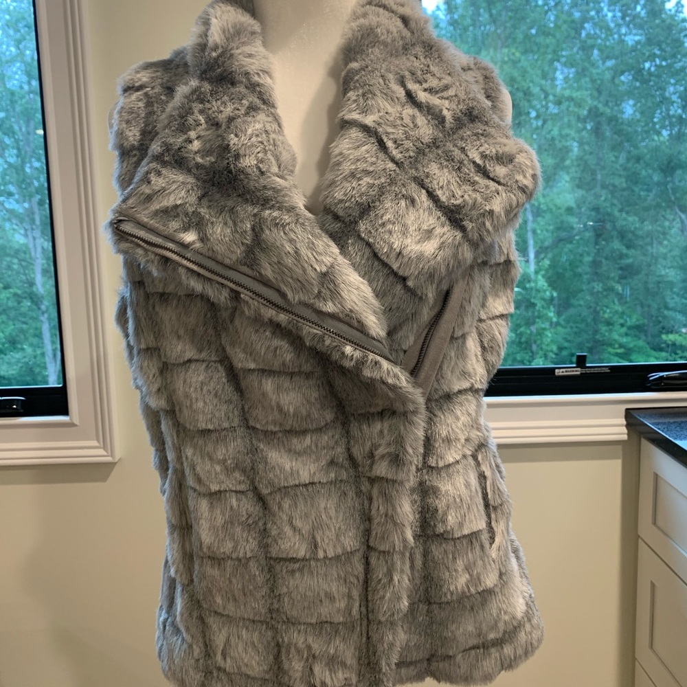 Kial Silver Gray Faux Fur Vest, Small